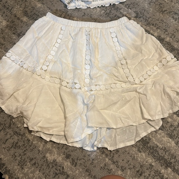 WHITE TWO PIECE SET - Picture 3 of 3